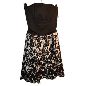 White House Black Market NWOT strapless dress Sz 2